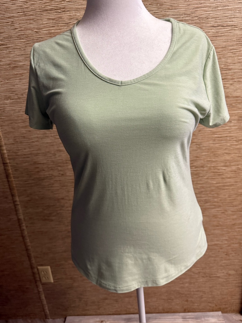 RBX T-Shirt Women's Medium Green V-Neck Short Sleeve Stretch Activewear